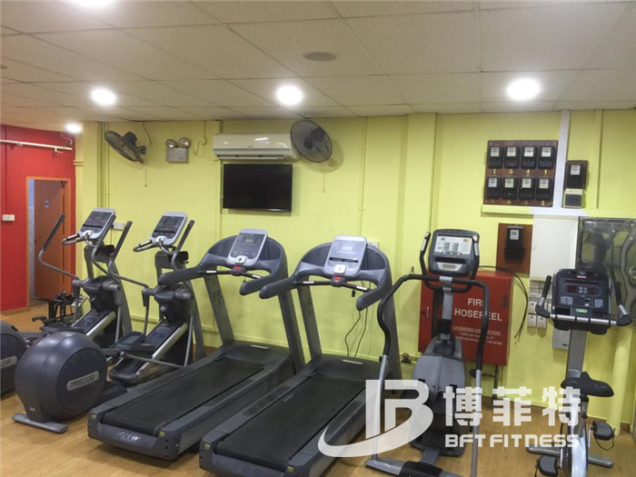桃子视频在线观看免费完整版网客户健身房