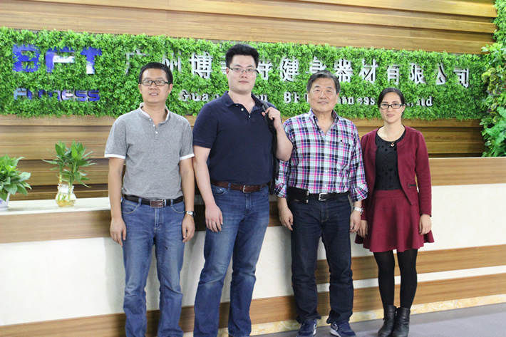 美国客户找健身器材桃子视频观看免费完整